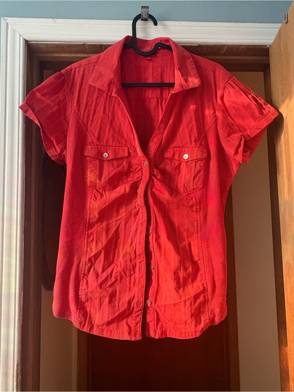Women's Guess Red Button-Front Short Sleeve Shirt